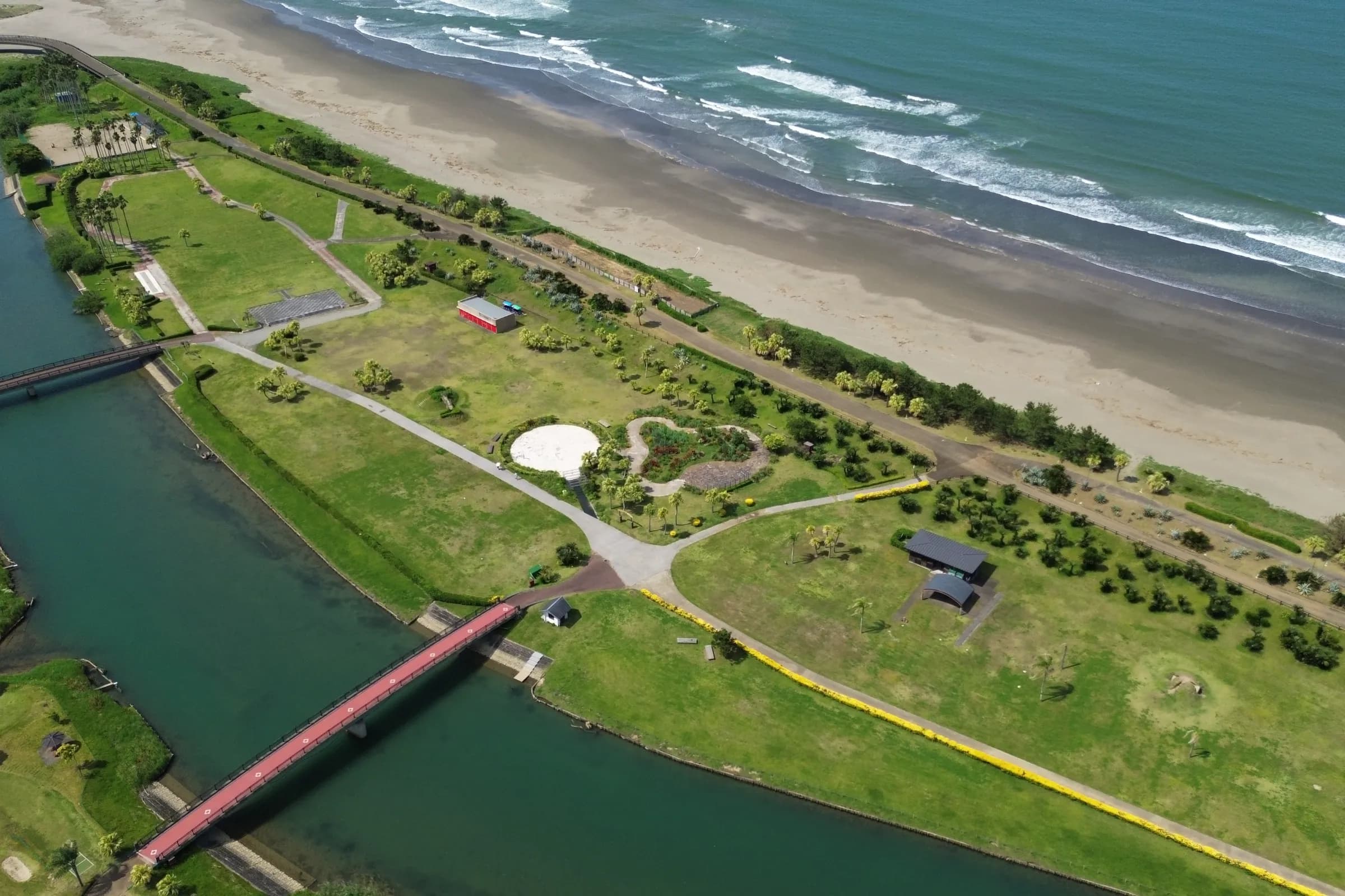 知福川と青島の海にはさまれた OCEANSIDE CAMP AREA
