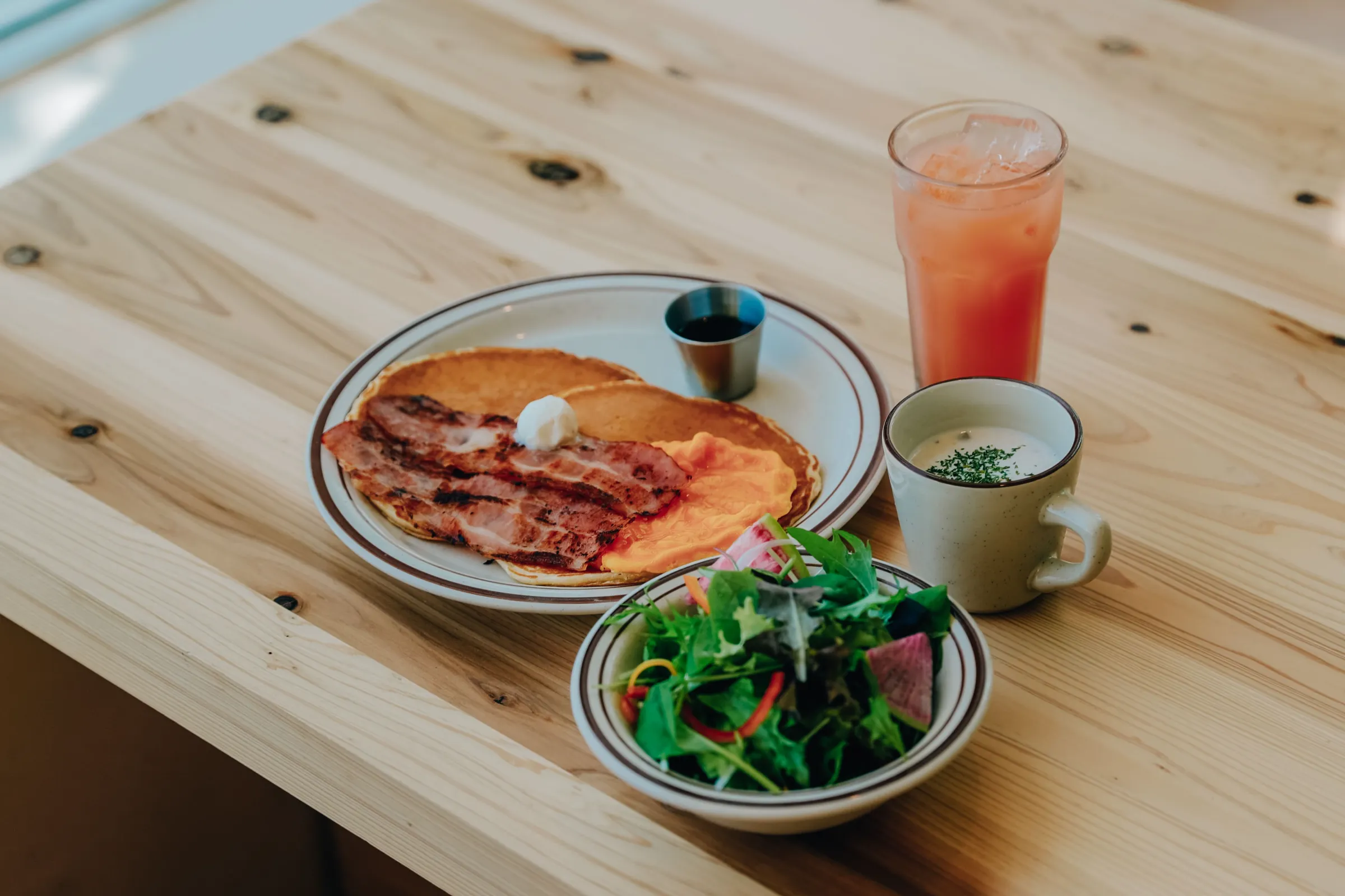 朝食のアメリカンブレックファスト